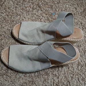 Kenneth Cole gentle souls wedge shoes size womens 7.5 Tan color